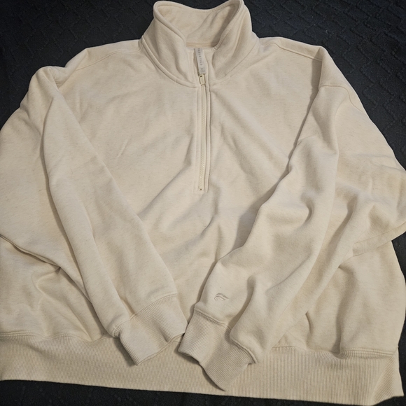 Fabletics Off-White 2 Pc Set - Picture 2 of 5